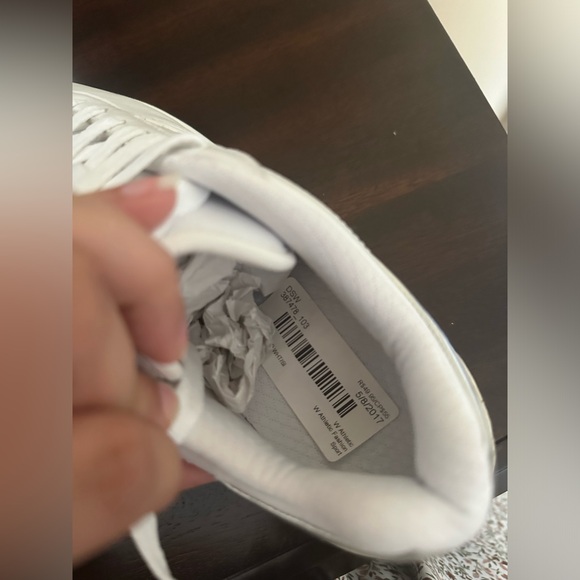 Women’s Size 7 White and Silver Fitness 89 Low Sneakers / Shoes - Picture 4 of 5